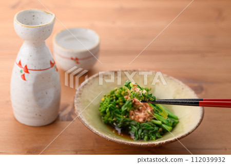 Spring luxury rape blossom ohitashi Spring luxury rape blossom ohitashi 112039932