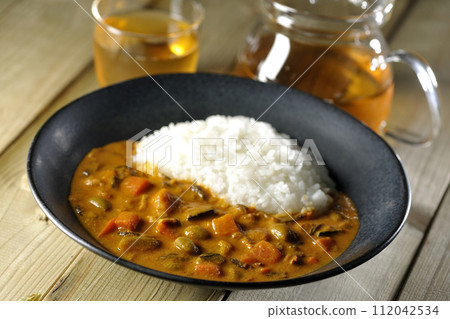 Curry rice and tea with plenty of vegetables such as pork, pumpkin, and carrots. Curry rice and tea with plenty of vegetables such as pork, pumpkin, and carrots. 112042534