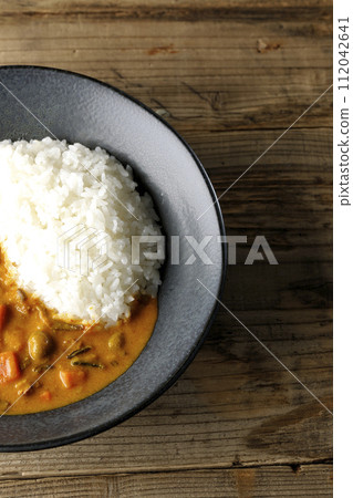 咖哩飯加入大量豬肉、南瓜、紅蘿蔔等蔬菜。 咖哩飯加入大量豬肉、南瓜、紅蘿蔔等蔬菜。 112042641