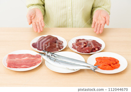 富含B群維生素的食物與中年女性 112044670