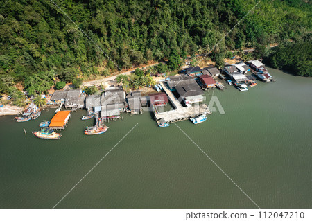 Seaside villages and mangrove forests on the island 112047210