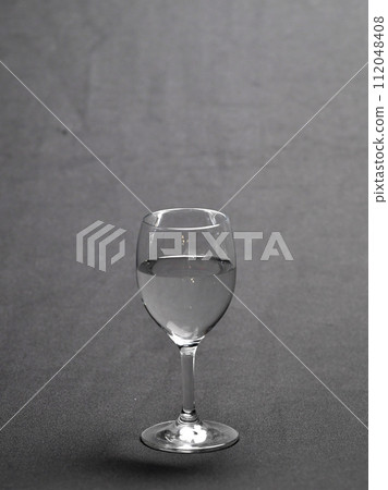 clear water in a wine glass 112048408