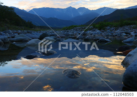 山路漸暗 112048503