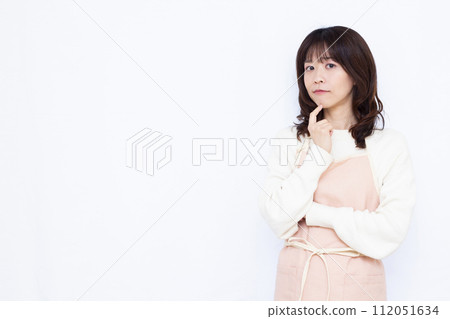 A housewife in her 40s who is seriously worried A housewife in her 40s who is seriously worried 112051634