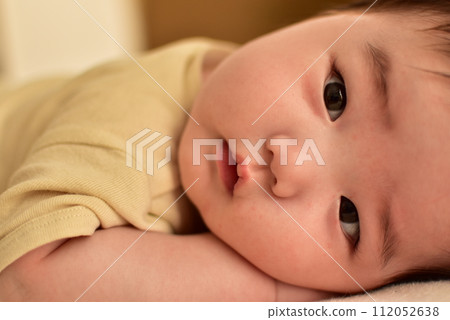 Baby sucking Baby sucking 112052638