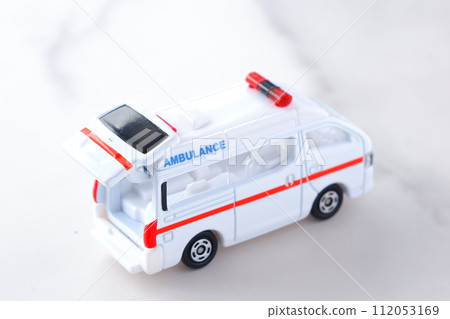 救護車出門 112053169