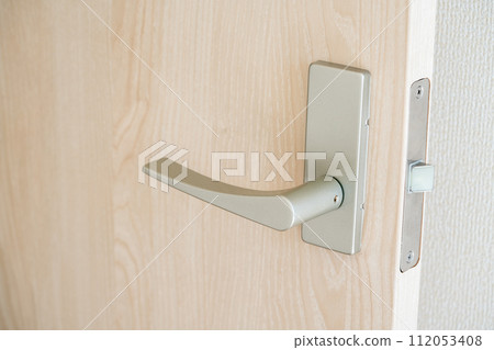 一個簡單的門桿的特寫 一個簡單的門桿的特寫 112053408