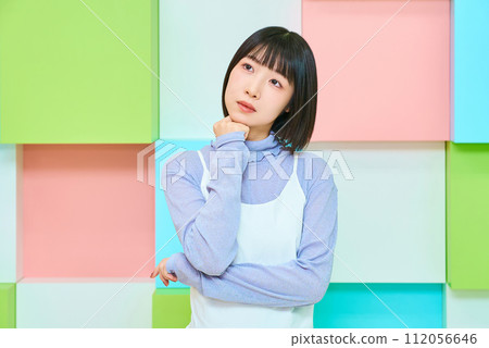 A young woman poses with doubts 112056646