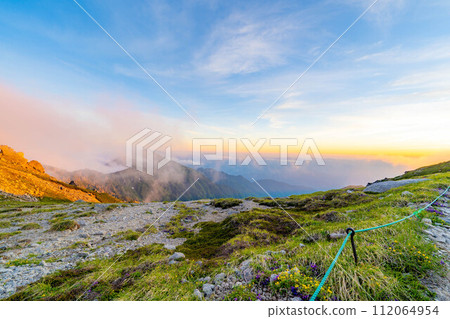 [夕陽素材] 從木曾駒岳眺望的絕美夕陽景色【長野縣】 112064954