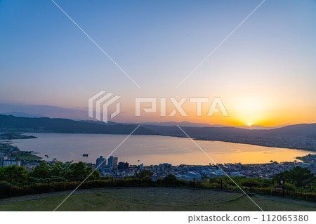 [Sunset material] Sunset seen from Tateishi Park [Nagano Prefecture] 112065380