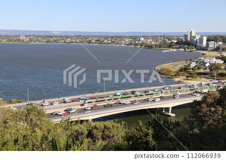 Narrows Bridge connects Perth city center and South Perth 112066939