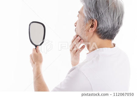 中年男子的美麗形象 112067050