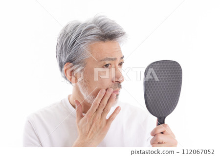 Beauty image of middle-aged men 112067052