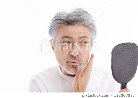 Beauty image of middle-aged men 112067053