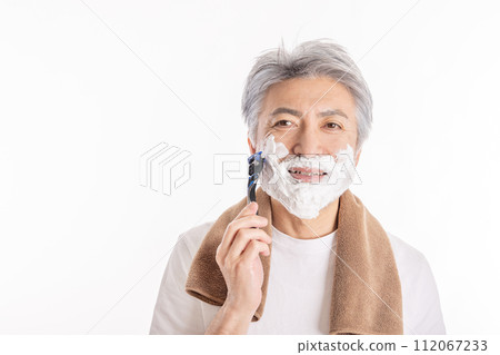 中年男子的美麗形象 112067233