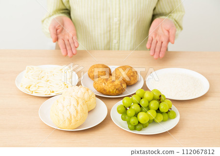 高糖(碳水化合物)食物與中年女性 高糖(碳水化合物)食物與中年女性 112067812