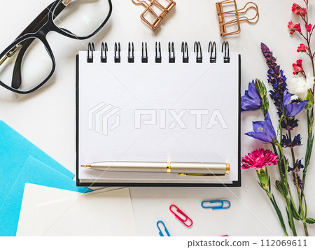 Blank notepad page for congratulatory inscriptions. Day light 112069611