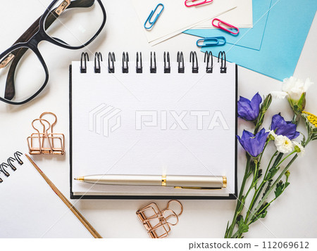 Blank notepad page for congratulatory inscriptions. Day light 112069612