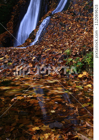 Autumnal waterfall 112069628