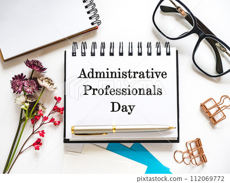 Happy Administrative Professionals Day. Notepad with congratulatory inscriptions 112069772