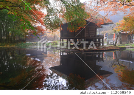 Autumn leaves of Hiraizumi Chusonji, a World Heritage Site Autumn leaves of Hiraizumi Chusonji, a World Heritage Site 112069849