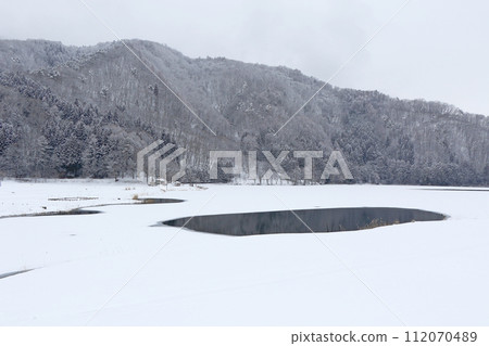 Lake Nakanishi in winter 112070489