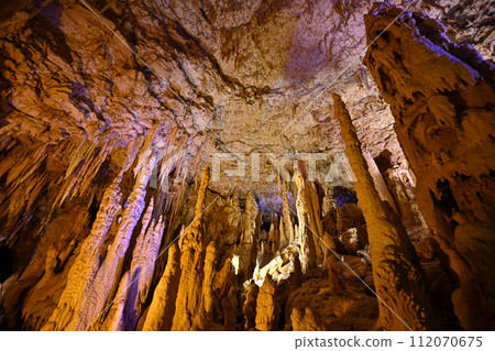 沖繩石灰岩洞穴【沖繩風光】 112070675