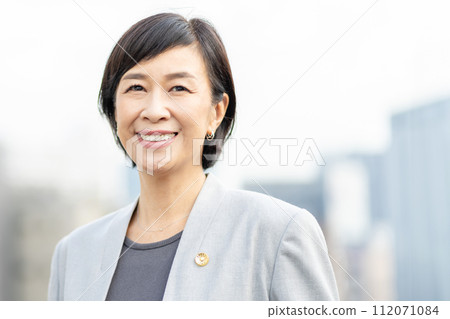 Career woman, middle-aged woman, lawyer 112071084