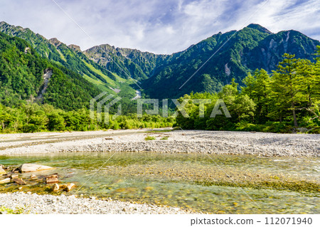 Kamikochi sightseeing in Nagano Prefecture: Hotaka mountain range seen from Kappa Bridge 112071940