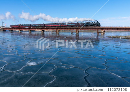 釧路川鐵路橋上的SL冬季濕地 釧路川鐵路橋上的SL冬季濕地 112072108