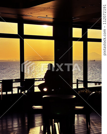 一個人在看夕陽 一個人在看夕陽 112072191