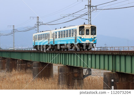 [JR四國] 紀波32型（予讚線：北伊予～一坪/重野川大橋） 112073204