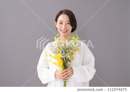 Woman with a bouquet of flowers beauty Woman with a bouquet of flowers beauty 112074875