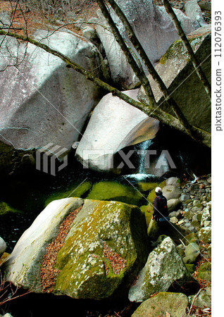 It is further upstream than Lake Nosen, which is upstream of Shosenkyo Gorge. Fishing up the Yazaru Valley with its huge boulders It is further upstream than Lake Nosen, which is upstream of Shosenkyo Gorge. Fishing up the Yazaru Valley with its huge boulders 112076393