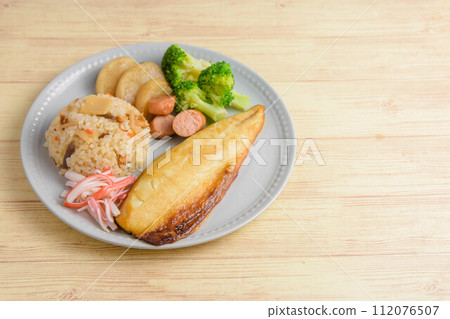 One plate of salted mackerel and quick rice One plate of salted mackerel and quick rice 112076507