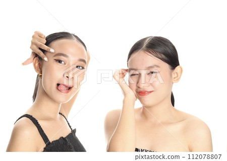 兩個美麗的女人 兩個美麗的女人 112078807