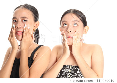 兩個美麗的女人 112079019