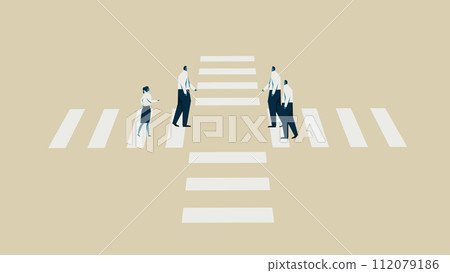 男人和女人在十字架的道路上前進。 男人和女人在十字架的道路上前進。 112079186