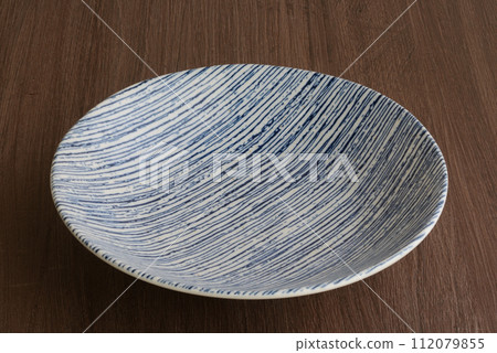 Blue plate 112079855