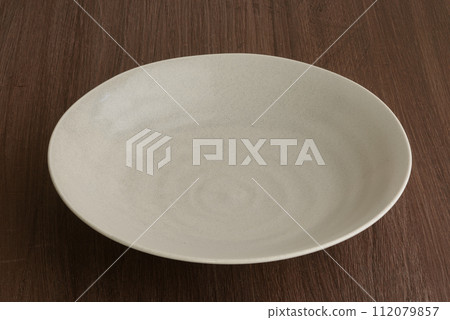 gray plate background material 112079857