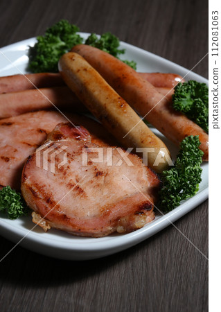 什錦火腿和香腸 112081063