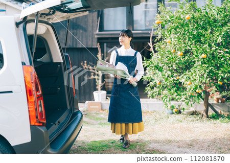 送花的女人 112081870