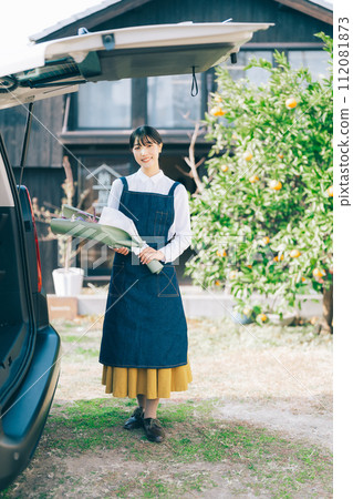 送花的女人 112081873