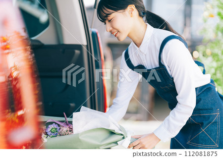 送花的女人 112081875