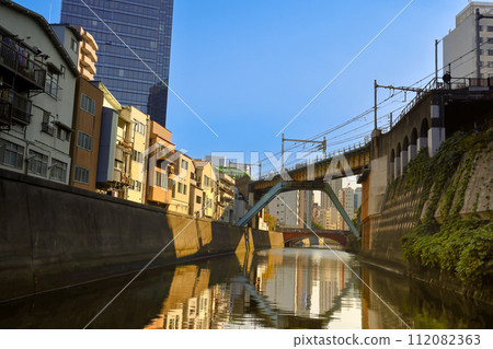 Sobuhonsen Kandagawa kyoryo, Trains passing a busy intersection Nov 27 2023 112082363