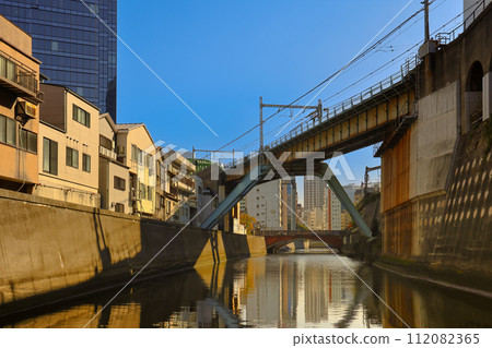 Sobuhonsen Kandagawa kyoryo, Trains passing a busy intersection Nov 27 2023 112082365