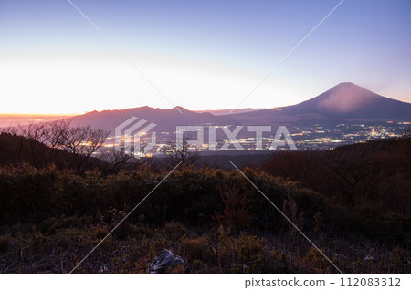 從箱根眺望禦殿場夜景 箱根天際線 從箱根眺望禦殿場夜景 箱根天際線 112083312