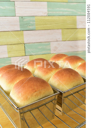 Freshly baked bread 112084591