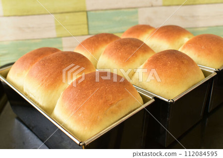 Freshly baked bread 112084595