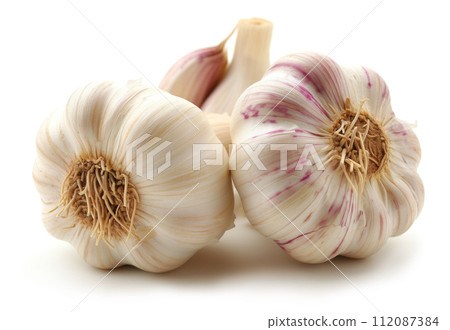 garlic isolated 112087384